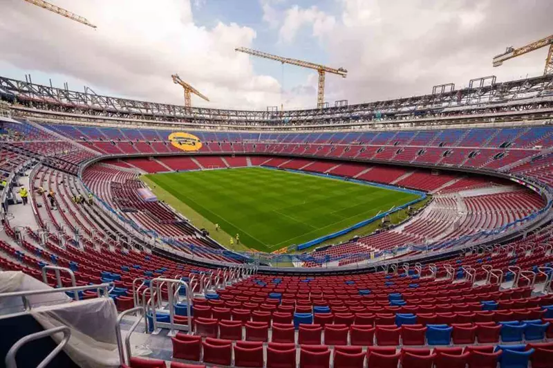 برشلونة يستعيد حقه في اللعب بملعب كامب نو بعد انتظار طويل