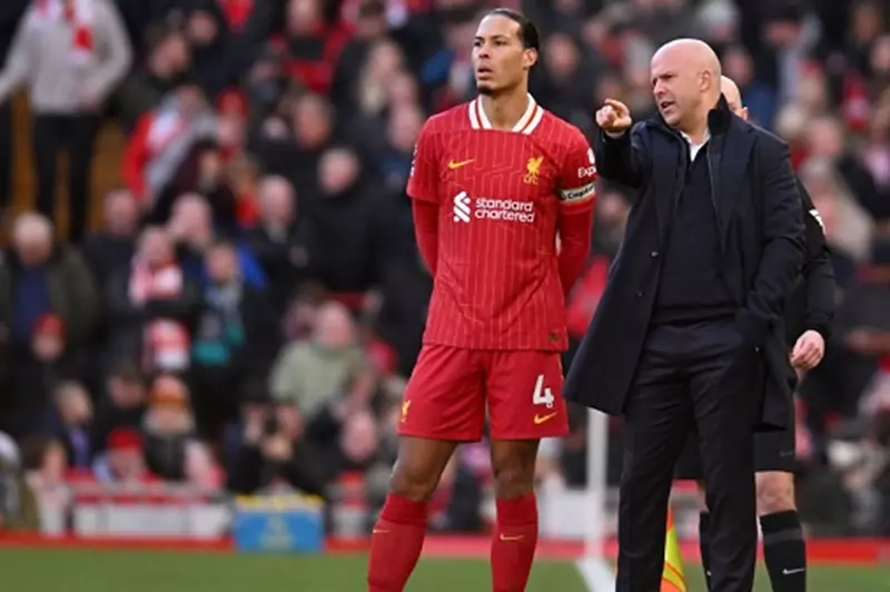 ليفربول يستهدف مدافع ألماني لتعويض فان دايك