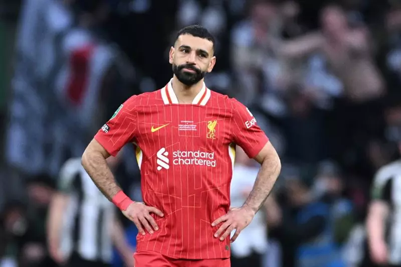 نجم مانشستر سيتي السابق يثمن إنجازات محمد صلاح في كرة القدم العالمية